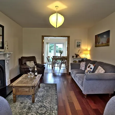 Village - كارلينغفورد